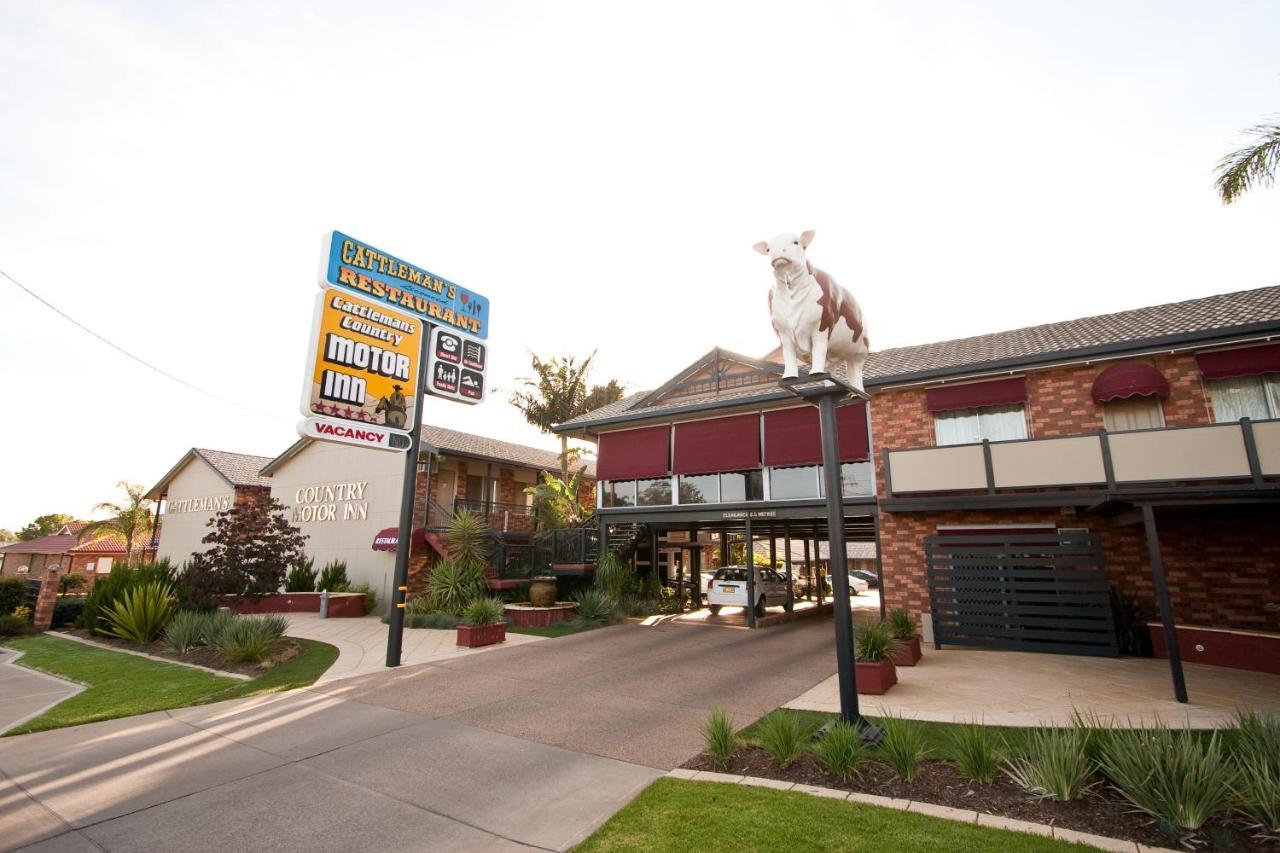 דובו Cattlemans Country Motor Inn & Serviced Apartments מראה חיצוני תמונה