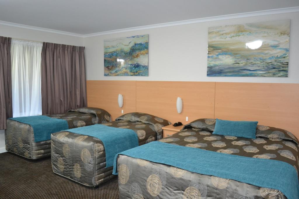 דובו Cattlemans Country Motor Inn & Serviced Apartments חדר תמונה