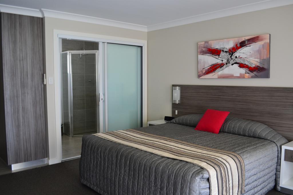 דובו Cattlemans Country Motor Inn & Serviced Apartments מראה חיצוני תמונה