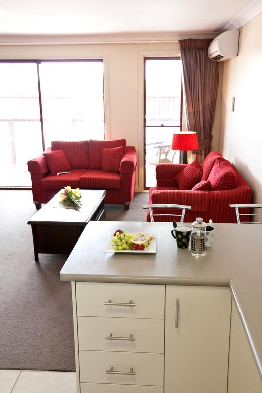 דובו Cattlemans Country Motor Inn & Serviced Apartments מראה חיצוני תמונה