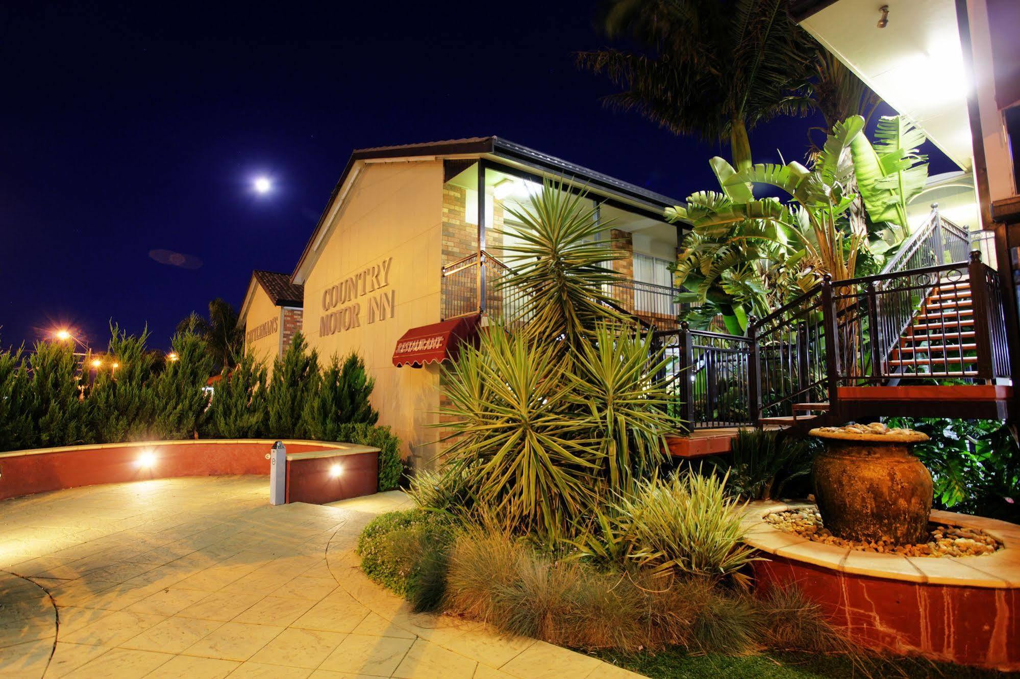 דובו Cattlemans Country Motor Inn & Serviced Apartments מראה חיצוני תמונה