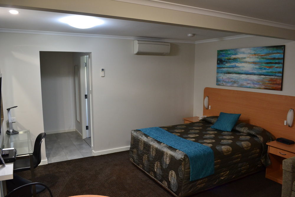 דובו Cattlemans Country Motor Inn & Serviced Apartments מראה חיצוני תמונה