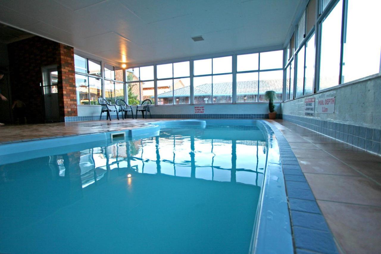 דובו Cattlemans Country Motor Inn & Serviced Apartments מראה חיצוני תמונה