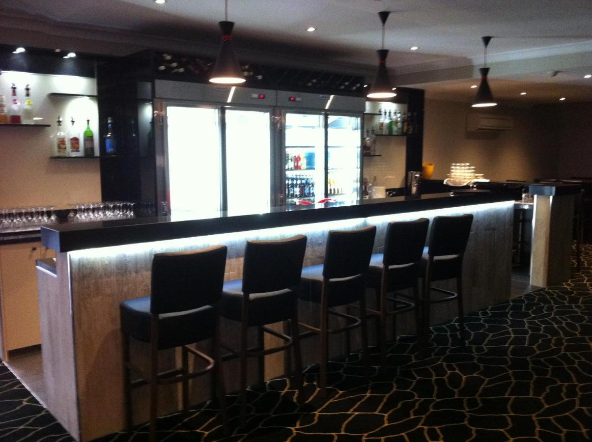 דובו Cattlemans Country Motor Inn & Serviced Apartments מראה חיצוני תמונה